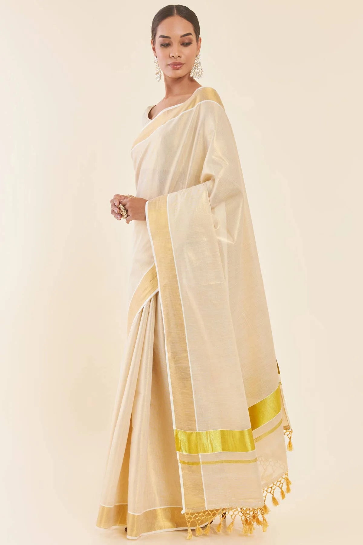Gold Tissue Kasavu Saree With Zari Pallu And Borders — detail