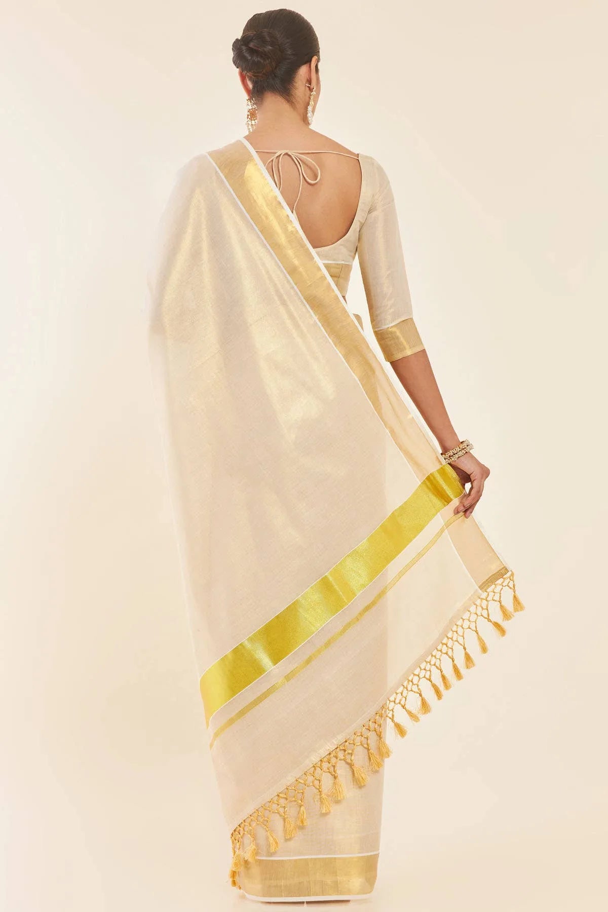 Gold Tissue Kasavu Saree With Zari Pallu And Borders — detail
