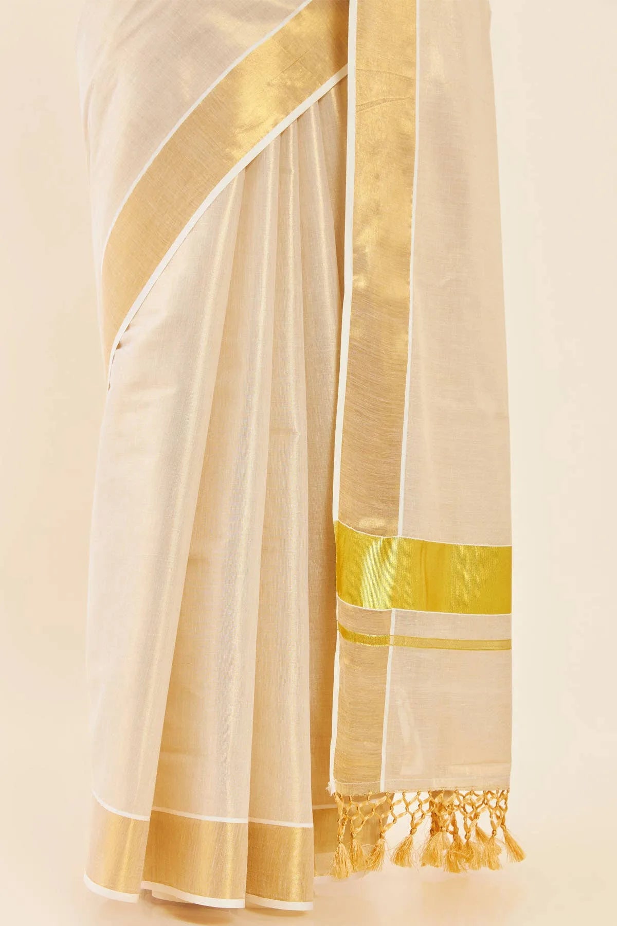 Gold Tissue Kasavu Saree With Zari Pallu And Borders — detail